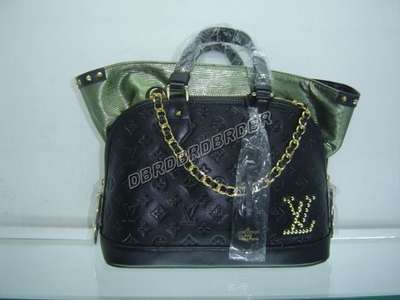 Louis Vuitton M97042 black