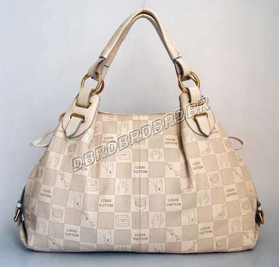 Louis Vuitton M95131 beige white