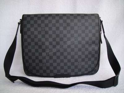 Louis Vuitton N51213 black