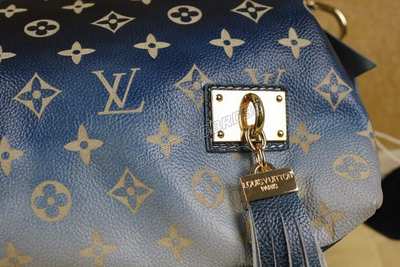 discount louis vuitton handbags leather m95130 blue wholesale